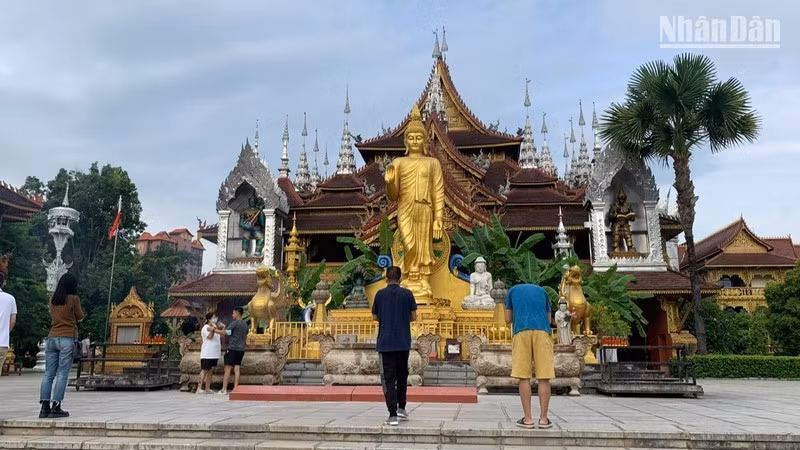 Một điểm du lịch nổi tiếng ở Tây Song Bản Nạp.