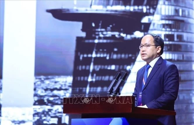 Giám đốc NIC Vũ Quốc Huy trình bày tham luận.