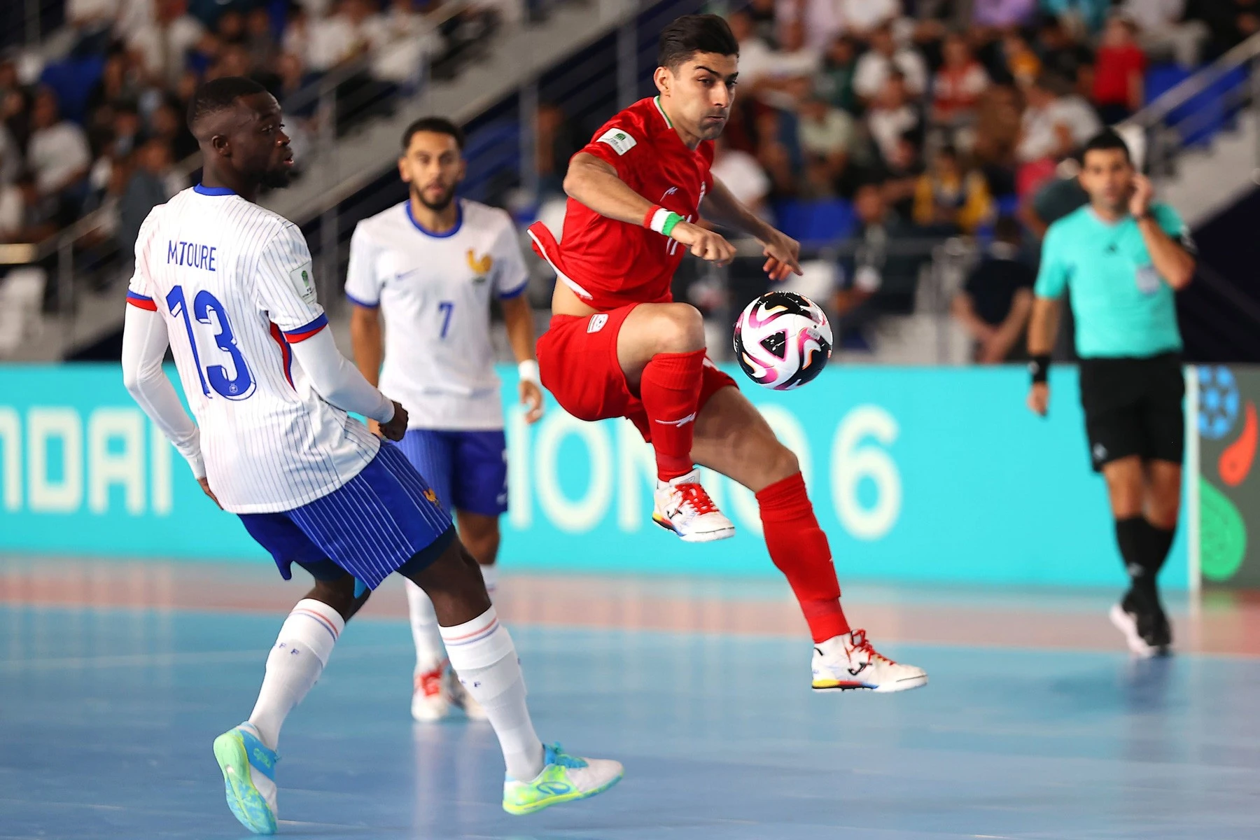 Pháp và Iran bị tố cáo dàn xếp ở giải World Cup futsal 2024.