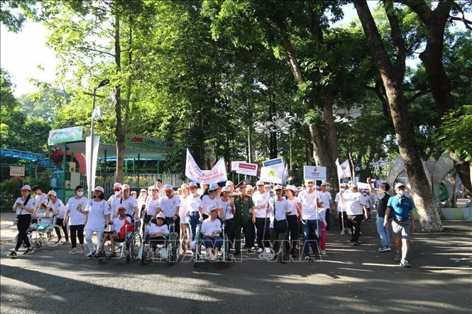 5.000 người đi bộ đồng hành vì nạn nhân độc da cam/dioxin Việt Nam nhân tháng hành động vì nạn nhân chất độc da cam/dioxin và kỷ niệm 62 năm ngày thảm họa da cam/dioxin ở Việt Nam 10/8/1961 - 10/8/2023. Ảnh minh họa