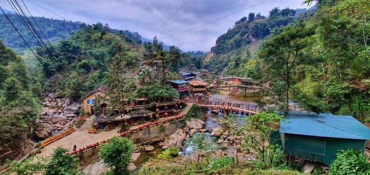 Cảnh đẹp hữu tình nên thơ nơi bản Cát Cát. Cảnh đẹp hữu tình nên thơ nơi bản Cát Cát.
