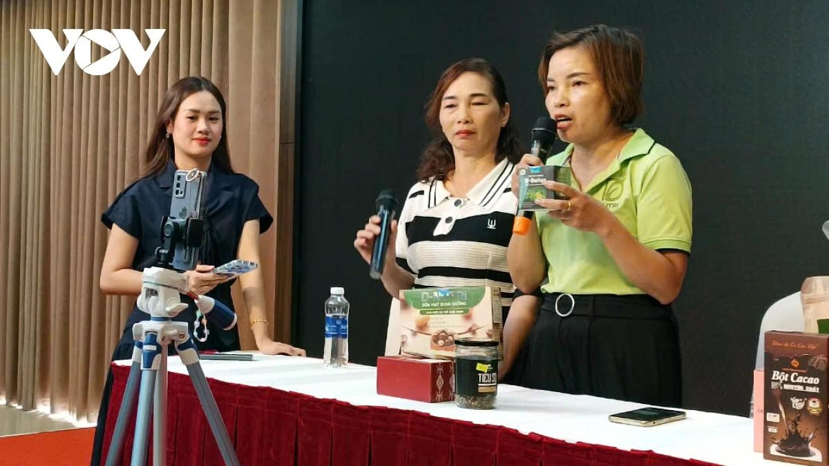 Tập huấn nâng cao trình độ nhân lực cho TMĐT là việc làm cấp thiết. Tập huấn nâng cao trình độ nhân lực cho TMĐT là việc làm cấp thiết.