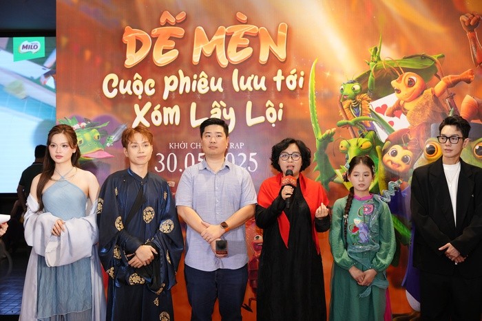 Ekip làm phim "Dế Mèn: Cuộc phiêu lưu tới xóm Lầy Lội" giao lưu cùng khán giả, công bố Dế Mèn trở thành Đại sứ của UNICEF tại Việt Nam. Ekip làm phim "Dế Mèn: Cuộc phiêu lưu tới xóm Lầy Lội" giao lưu cùng khán giả, công bố Dế Mèn trở thành Đại sứ của UNICEF tại Việt Nam.
