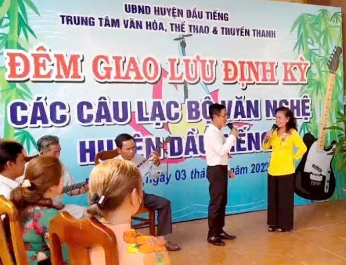 Một buổi sinh hoạt định kỳ của CLB Đờn ca tài tử - Cải lương huyện Dầu Tiếng.