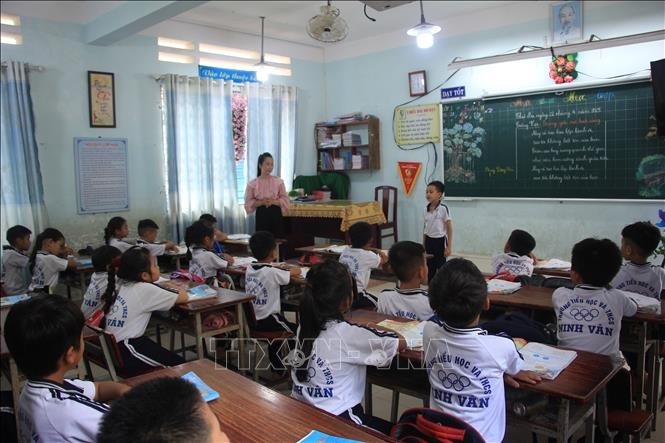 Một giờ học của học sinh vùng ven biển Khánh Hòa. Một giờ học của học sinh vùng ven biển Khánh Hòa.