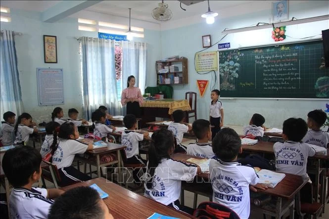 Một giờ học của học sinh vùng ven biển Khánh Hòa.