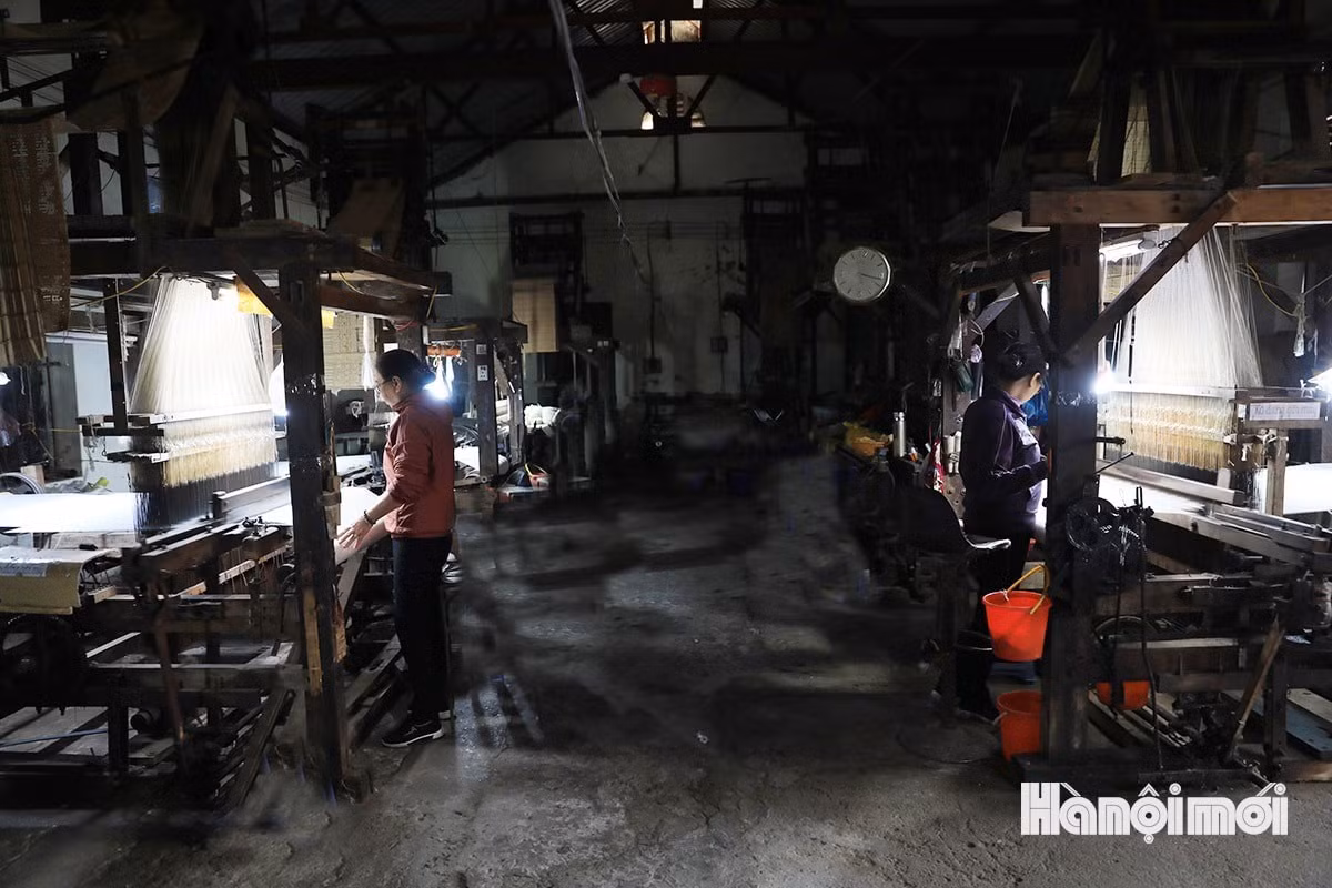 Làng nghề được định hình, vang danh gần xa bởi tay nghề cao của những người thợ thủ công cũng như truyền thống dệt lâu đời.