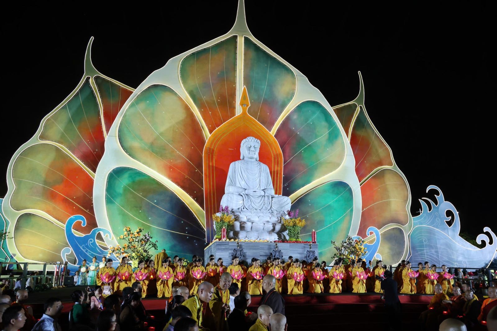 Trong khuôn khổ Đại lễ Vesak, Ban Nghi lễ Trung ương Giáo hội Phật giáo Việt Nam tổ chức lễ khai đàn cầu siêu các anh hùng, liệt sĩ tại chùa Thanh Tâm (chùa Phật Cô Đơn). Trong khuôn khổ Đại lễ Vesak, Ban Nghi lễ Trung ương Giáo hội Phật giáo Việt Nam tổ chức lễ khai đàn cầu siêu các anh hùng, liệt sĩ tại chùa Thanh Tâm (chùa Phật Cô Đơn).