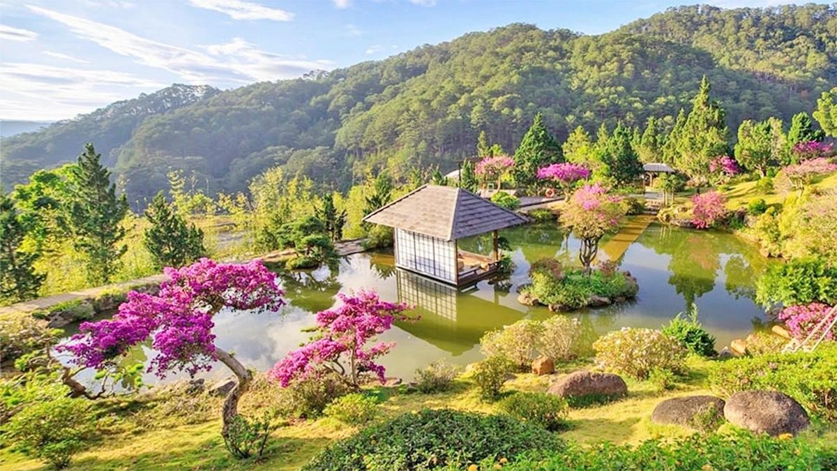 Đà Lạt có khí hậu mát mẻ và cảnh quan tuyệt đẹp. Đà Lạt có khí hậu mát mẻ và cảnh quan tuyệt đẹp.