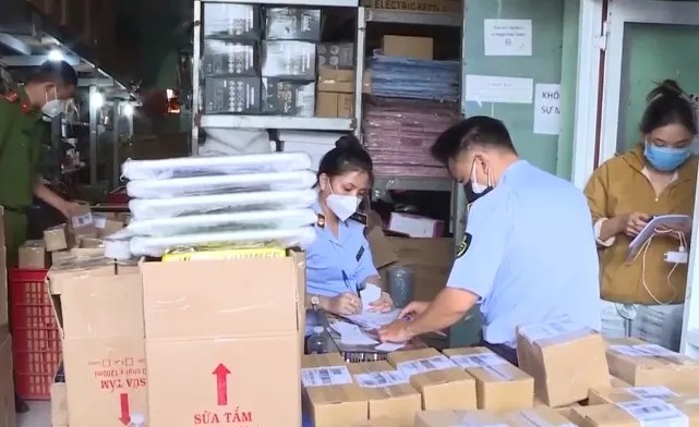 Vấn nạn hàng giả, hàng nhái, vi phạm sở hữu trí tuệ diễn biến phức tạp và ngày càng tinh vi. Vấn nạn hàng giả, hàng nhái, vi phạm sở hữu trí tuệ diễn biến phức tạp và ngày càng tinh vi.