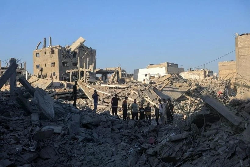 Các tòa nhà bị phá hủy sau vụ không kích của Israel tại Khan Younis, Dải Gaza, ngày 3/7/2024.