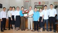 Công đoàn phường Nghĩa Lộ thăm, tặng quà các doanh nghiệp nhân Ngày Doanh nhân Việt Nam