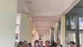 Niềm vui của người dân khi được nhận những suất cháo miễn phí