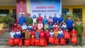 95 suất quà được tuổi trẻ xã Liên Sơn trao trong chương trình Tình nguyện mùa đông