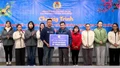 Nhiều phần quà Tết được trao cho đoàn viên công đoàn có hoàn cảnh khó khăn