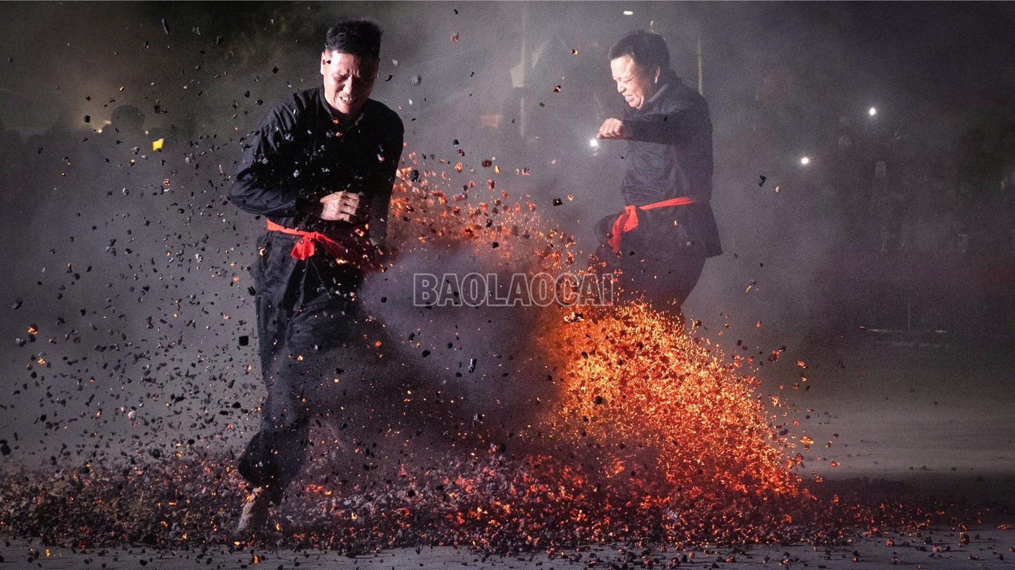 Đặc sắc nghi lễ Nhảy lửa ở Bảo Nhai