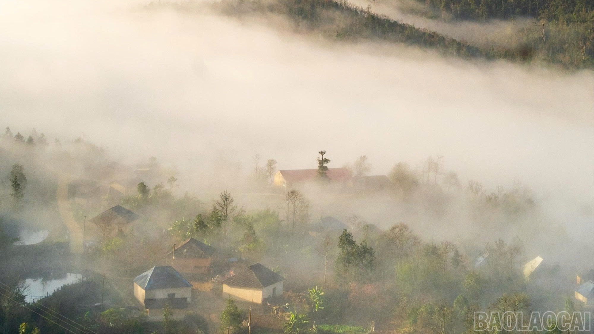 Ngỡ ngàng trước vẻ đẹp tựa cổ tích của Y Tý trong mùa mây