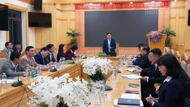 Đoàn công tác Ngân hàng Chính sách xã hội Trung ương làm việc với Chi nhánh tỉnh Lào Cai