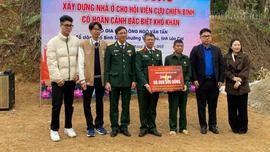 Trao kinh phí hỗ trợ xây dựng nhà cho cựu chiến binh có hoàn cảnh khó khăn
