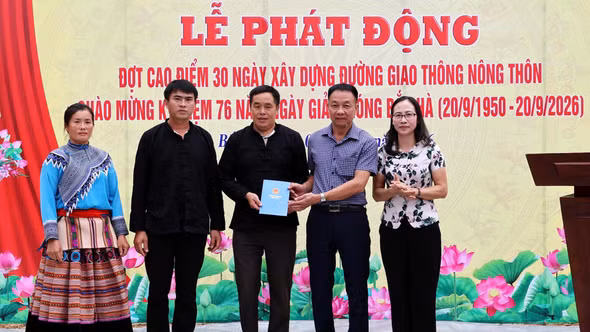 Bắc Hà phát động đợt cao điểm 30 ngày xây dựng đường giao thông nông thôn