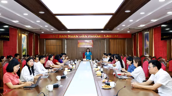 Đoàn Giám sát Ủy ban Trung ương MTTQ Việt Nam làm việc với phường Lào Cai về thực hiện dân chủ ở cơ sở