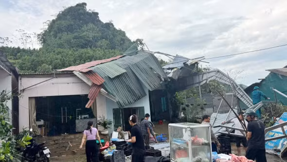 Lào Cai: Dông lốc và mưa lớn làm 37 nhà dân bị thiệt hại