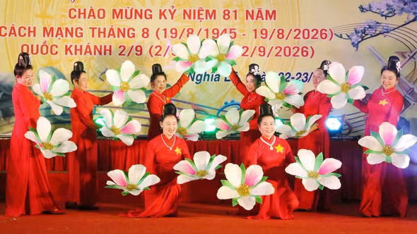 Hơn 300 nghệ nhân, diễn viên giao lưu văn nghệ tại phường Nghĩa Lộ