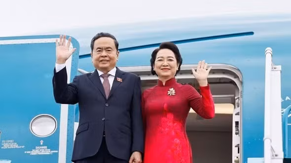 Chủ tịch Quốc hội Trần Thanh Mẫn và Phu nhân lên đường thăm chính thức Hàn Quốc và Mông Cổ