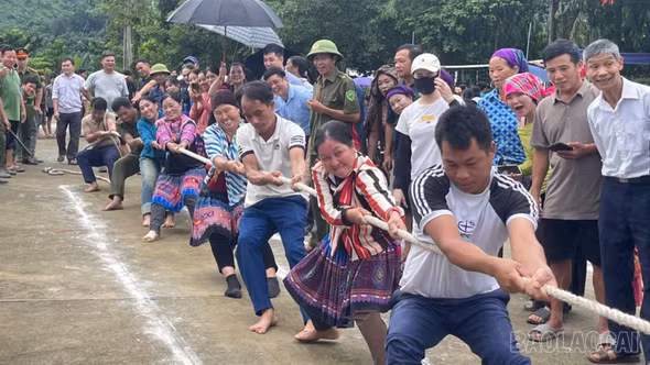 Sôi nổi trò chơi dân gian và thi mâm lễ ẩm thực tại Lễ hội Khao Quân đền Trung Đô