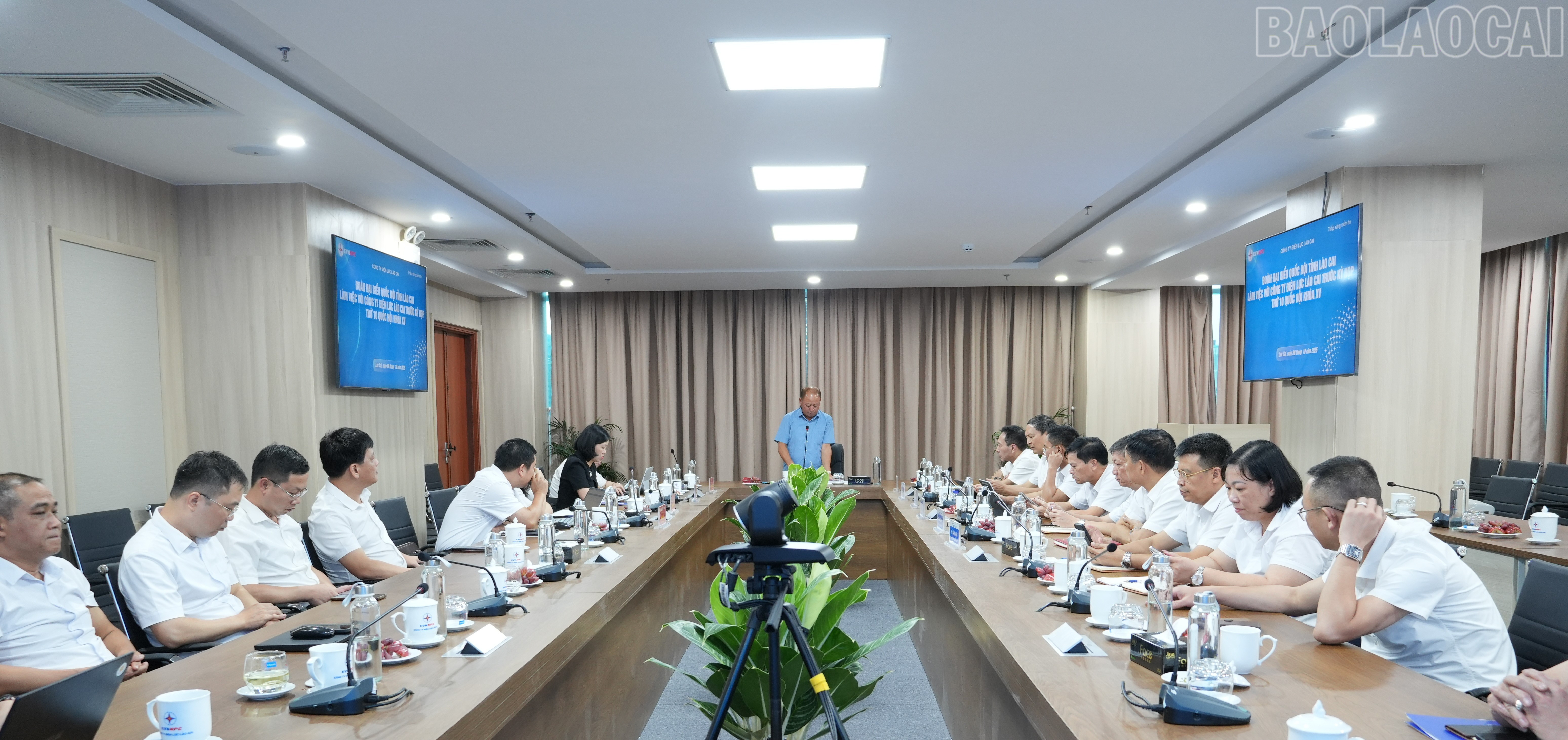 Quang cảnh cuộc làm việc baolaocai-tr_quang-canh-buoi-lam-viec.jpg