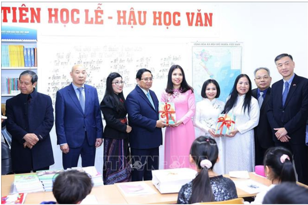 Thủ tướng thăm các Trung tâm Thương mại của người Việt Nam tại Cộng hoà Séc ảnh 1 Thủ tướng thăm các Trung tâm Thương mại của người Việt Nam tại Cộng hoà Séc ảnh 1