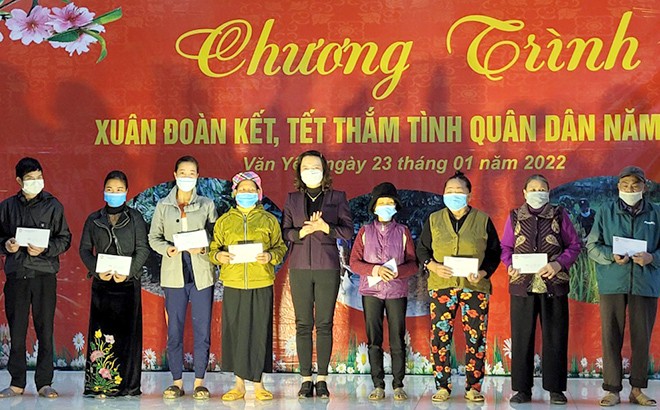 Ban Chỉ huy Quân sự huyện Văn Yên tổ chức Chương trình “Xuân đoàn kết, Tết thắm tình quân dân” ảnh 5 Ban Chỉ huy Quân sự huyện Văn Yên tổ chức Chương trình “Xuân đoàn kết, Tết thắm tình quân dân” ảnh 5