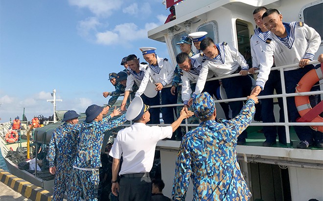 Rộn rã những đoàn quân đi làm nhiệm vụ nơi đảo xa ảnh 6 Rộn rã những đoàn quân đi làm nhiệm vụ nơi đảo xa ảnh 6