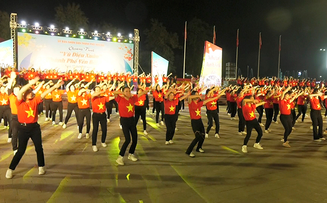 Thành phố Yên Bái sôi động Chương trình “Vũ điệu xuân” năm 2023 ảnh 1