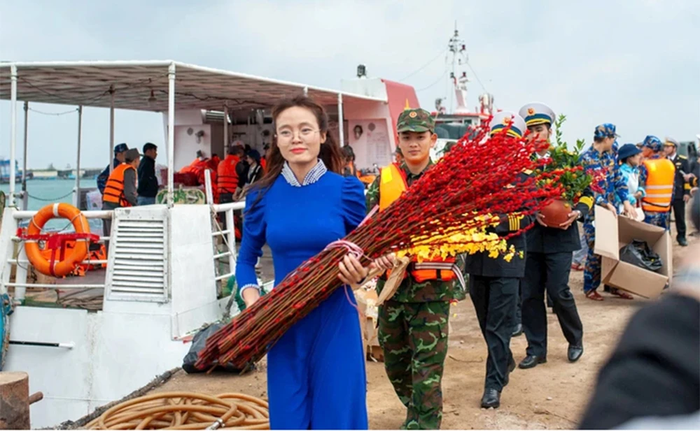 Tết về nơi biển đảo quê hương ảnh 1