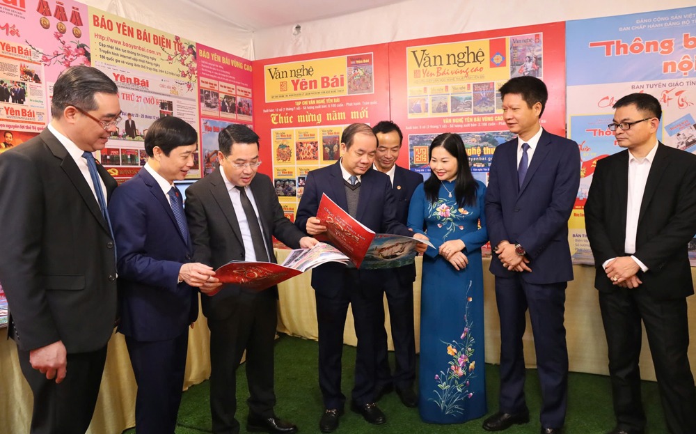 Yên Bái khai mạc Hội Báo xuân và các hoạt động trưng bày, triển lãm mừng Đảng, mừng Xuân Ất Tỵ 2025 ảnh 2
