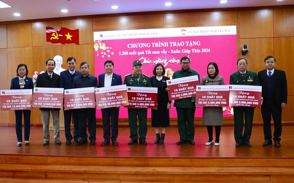 Agribank Chi nhánh tỉnh Yên Bái tặng 1.200 suất quà tết cho hộ nghèo ảnh 2 Agribank Chi nhánh tỉnh Yên Bái tặng 1.200 suất quà tết cho hộ nghèo ảnh 2