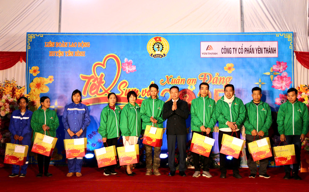 Phó Chủ tịch Thường trực HĐND tỉnh Vũ Quỳnh Khánh thăm hỏi, tặng quà tết tại huyện Yên Bình ảnh 3 Phó Chủ tịch Thường trực HĐND tỉnh Vũ Quỳnh Khánh thăm hỏi, tặng quà tết tại huyện Yên Bình ảnh 3