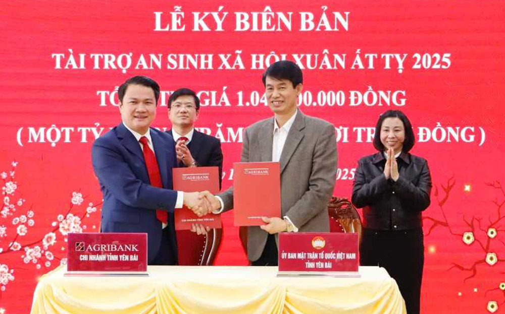 Agribank Yên Bái tặng 1.080 suất quà tết - Lan tỏa nghĩa tình mùa xuân cho hộ nghèo ảnh 1 Agribank Yên Bái tặng 1.080 suất quà tết - Lan tỏa nghĩa tình mùa xuân cho hộ nghèo ảnh 1