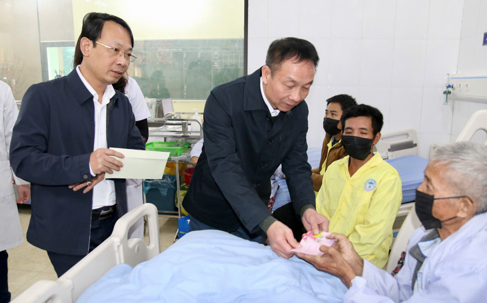 Phó Chủ tịch Thường trực HĐND tỉnh Vũ Quỳnh Khánh thăm hỏi, tặng quà tết tại huyện Yên Bình ảnh 1 Phó Chủ tịch Thường trực HĐND tỉnh Vũ Quỳnh Khánh thăm hỏi, tặng quà tết tại huyện Yên Bình ảnh 1