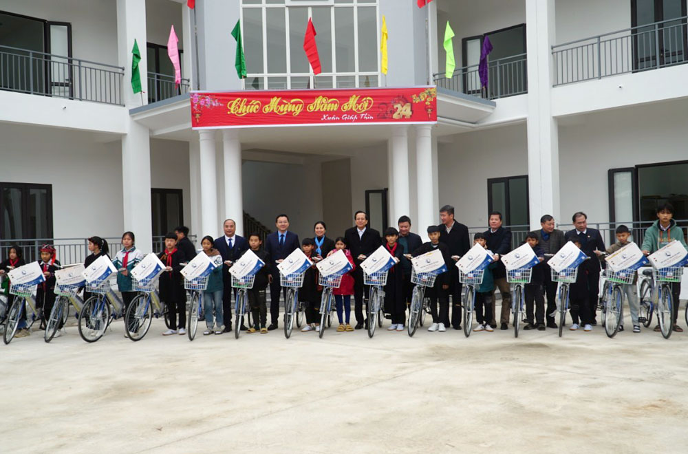 Bộ trưởng Bộ Lao động - Thương Binh và Xã hội Đào Ngọc Dung thăm, tặng quà Tết tại huyện Yên Bình ảnh 10 Bộ trưởng Bộ Lao động - Thương Binh và Xã hội Đào Ngọc Dung thăm, tặng quà Tết tại huyện Yên Bình ảnh 10