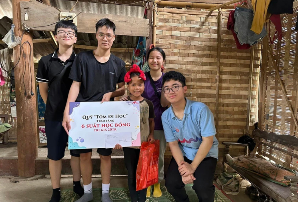 Chàng trai vàng Vật lý: “Mẹ mong em là người nhân ái, biết giúp đỡ người khác” ảnh 1 Chàng trai vàng Vật lý: “Mẹ mong em là người nhân ái, biết giúp đỡ người khác” ảnh 1