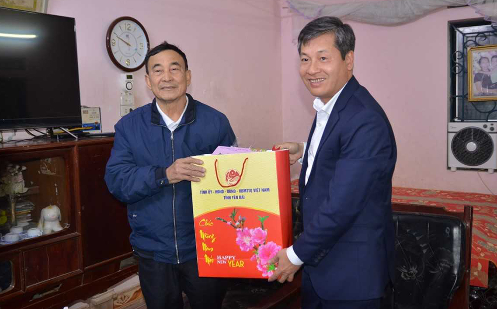 Phó Chủ tịch UBND tỉnh Ngô Hạnh Phúc thăm, tặng quà tết tại huyện Văn Yên ảnh 1 Phó Chủ tịch UBND tỉnh Ngô Hạnh Phúc thăm, tặng quà tết tại huyện Văn Yên ảnh 1