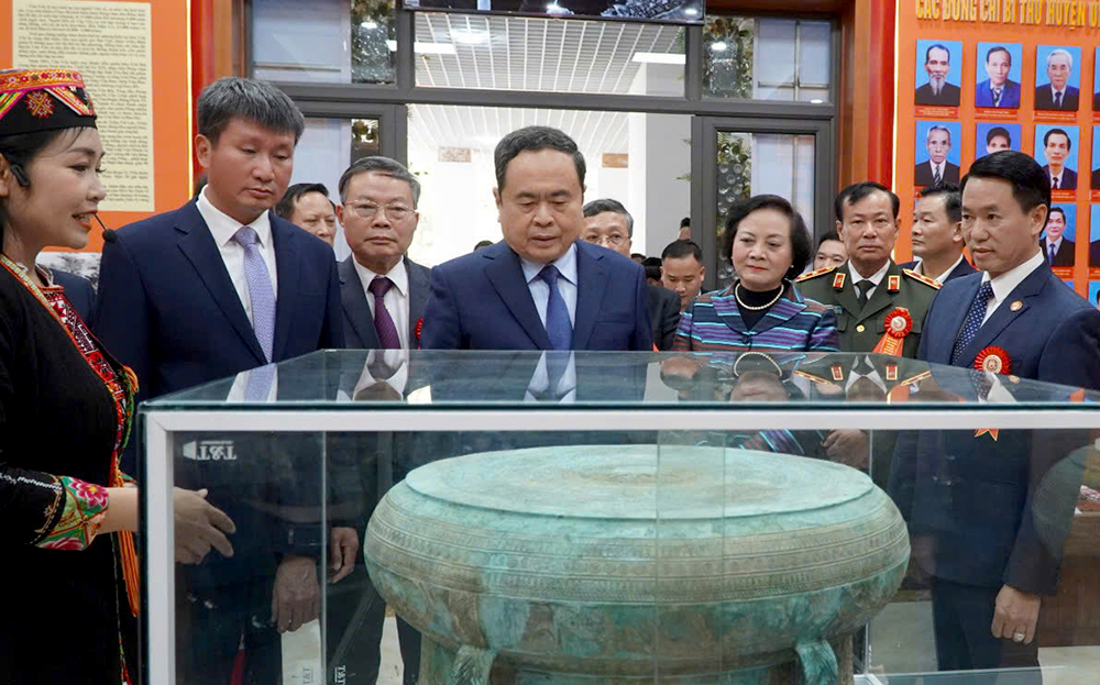 Lễ công bố Quyết định của Thủ tướng Chính phủ công nhận huyện Văn Yên đạt chuẩn nông thôn mới năm 2024 và đón nhận Huân chương Lao động hạng Nhì ảnh 9 Lễ công bố Quyết định của Thủ tướng Chính phủ công nhận huyện Văn Yên đạt chuẩn nông thôn mới năm 2024 và đón nhận Huân chương Lao động hạng Nhì ảnh 9