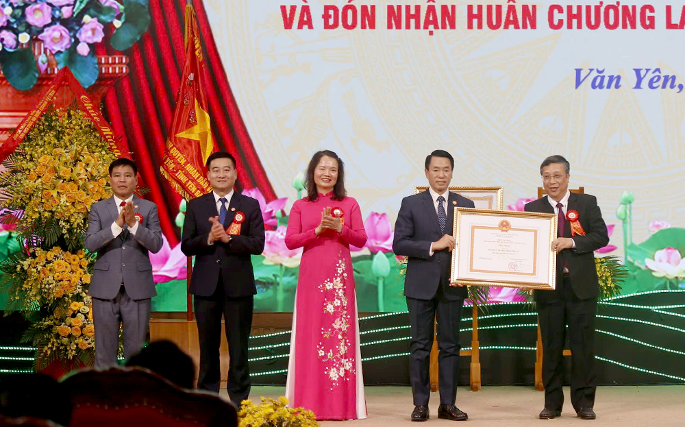 Lễ công bố Quyết định của Thủ tướng Chính phủ công nhận huyện Văn Yên đạt chuẩn nông thôn mới năm 2024 và đón nhận Huân chương Lao động hạng Nhì ảnh 5 Lễ công bố Quyết định của Thủ tướng Chính phủ công nhận huyện Văn Yên đạt chuẩn nông thôn mới năm 2024 và đón nhận Huân chương Lao động hạng Nhì ảnh 5