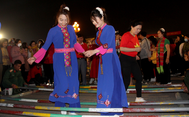 Thành phố Yên Bái sôi động Chương trình “Vũ điệu xuân” năm 2023 ảnh 5