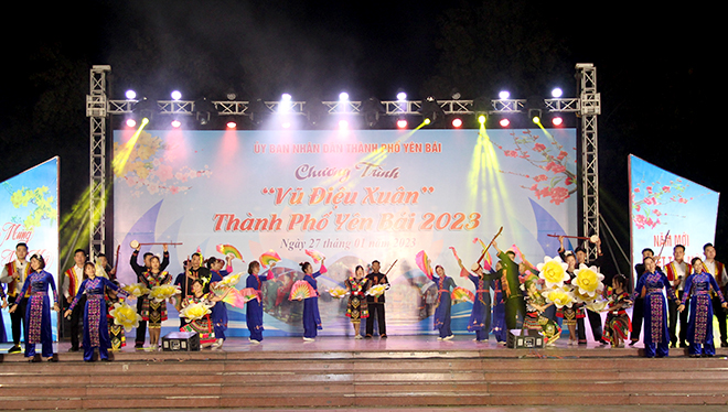 Thành phố Yên Bái sôi động Chương trình “Vũ điệu xuân” năm 2023 ảnh 3