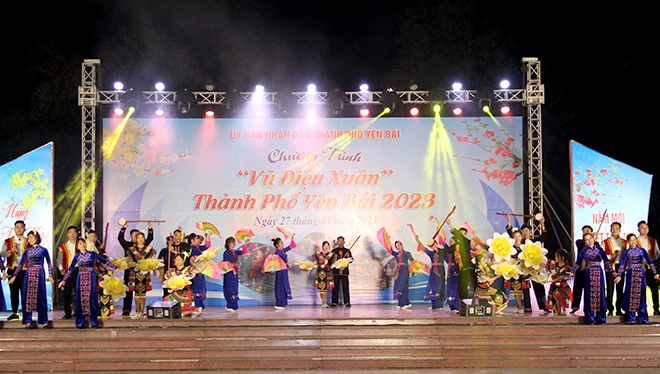 Thành phố Yên Bái sôi động Chương trình “Vũ điệu xuân” năm 2023 ảnh 3