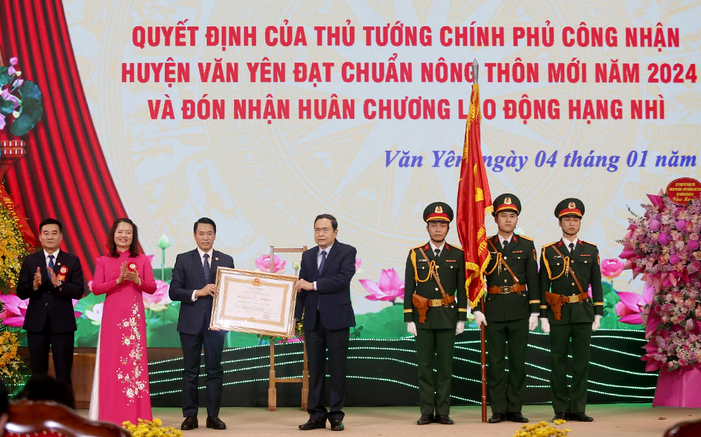 Lễ công bố Quyết định của Thủ tướng Chính phủ công nhận huyện Văn Yên đạt chuẩn nông thôn mới năm 2024 và đón nhận Huân chương Lao động hạng Nhì ảnh 4 Lễ công bố Quyết định của Thủ tướng Chính phủ công nhận huyện Văn Yên đạt chuẩn nông thôn mới năm 2024 và đón nhận Huân chương Lao động hạng Nhì ảnh 4