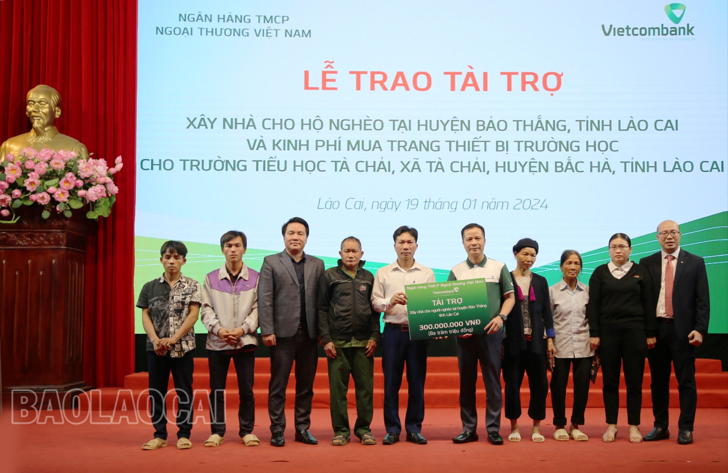 Trao tài trợ kinh phí xây nhà cho 6 hộ nghèo tại huyện Bảo Thắng. trao-300-trieu-dong-tai-tro-xay-nha-cho-6-ho-ngheo-5699-8141.jpg